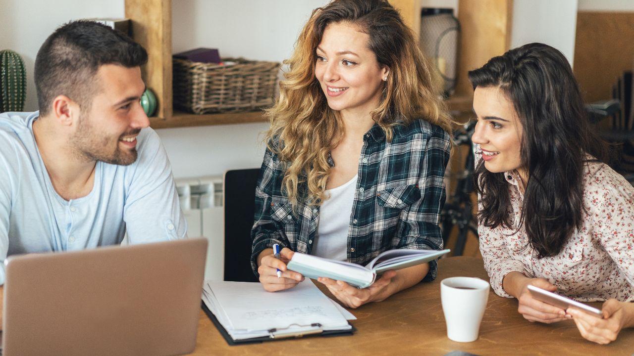 Mahasiswa Kreatif Digital: Membangun Portofolio Di Era Teknologi