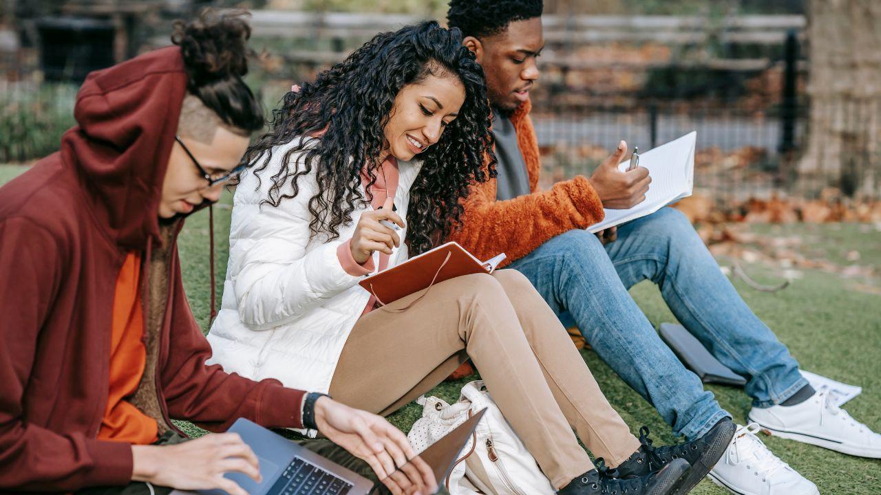 Kebiasaan Menunda Tugas Di Kalangan Mahasiswa