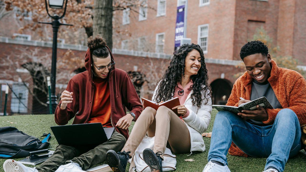 Peran Organisasi Mahasiswa Dalam Pengembangan Diri