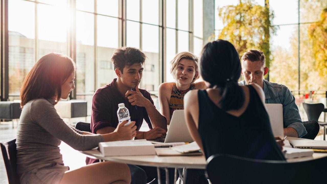 Mahasiswa Dan Strategi Menghadapi Tugas Akhir Atau Skripsi