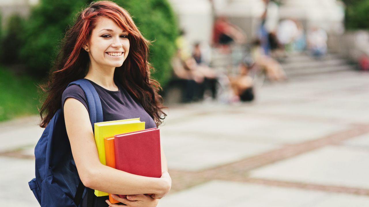 Mahasiswa Dan Pentingnya Mengikuti Seminar Akademik