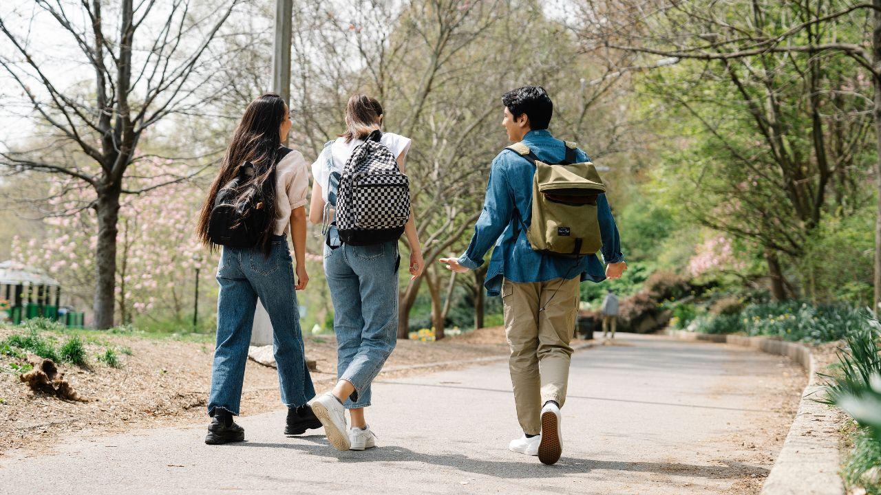Menggali Manfaat Seminar Akademik Untuk Perkembangan Mahasiswa