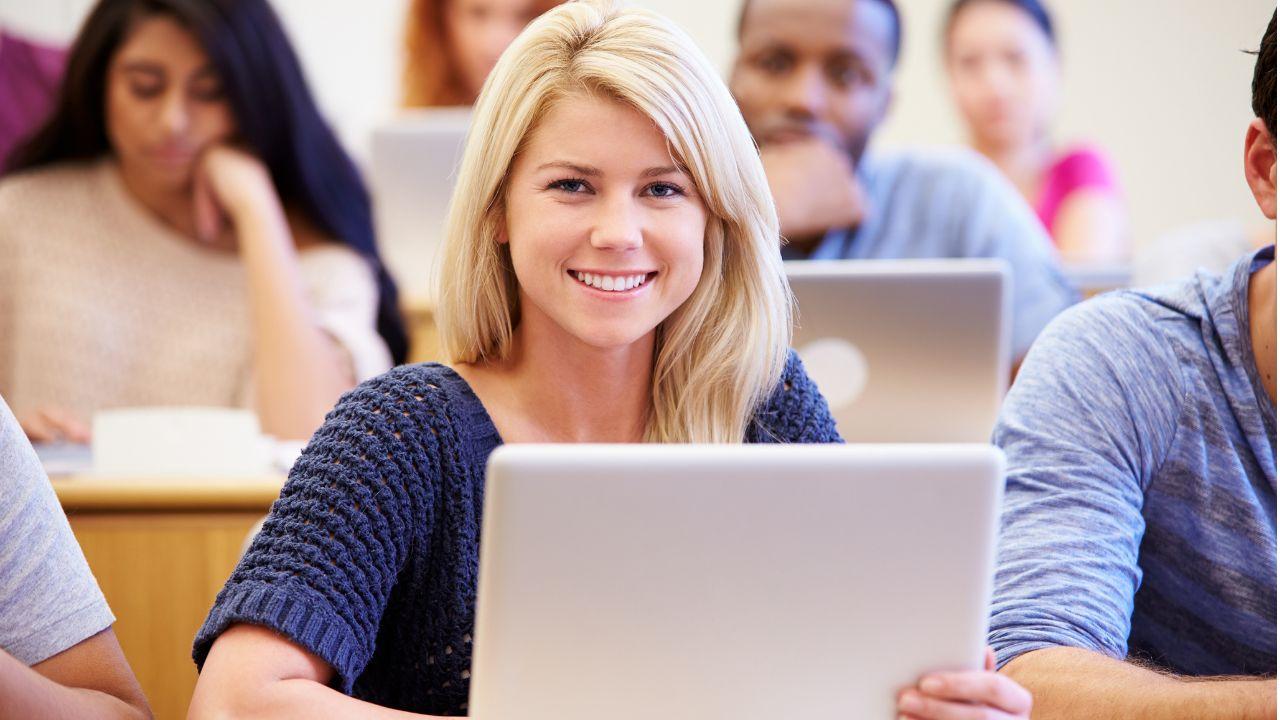 Pentingnya Mahasiswa Menguasai Keterampilan Presentasi Digital