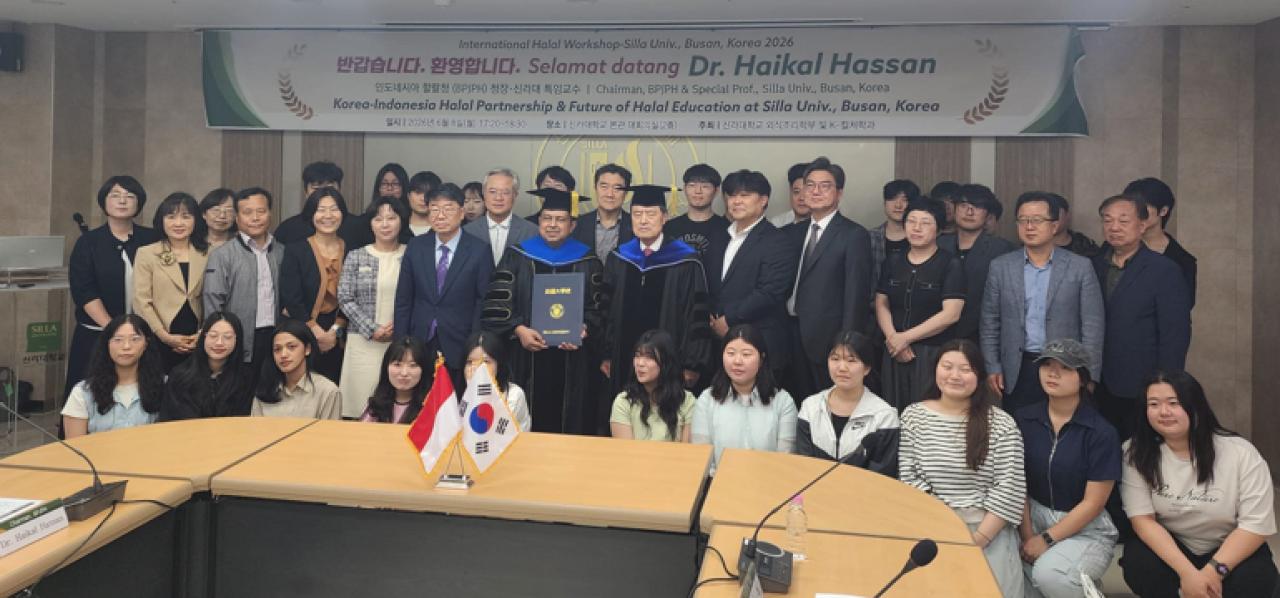 Penganugerahan Gelar Profesor Kehormatan Dari Silla University Kepada Haikal Hasan