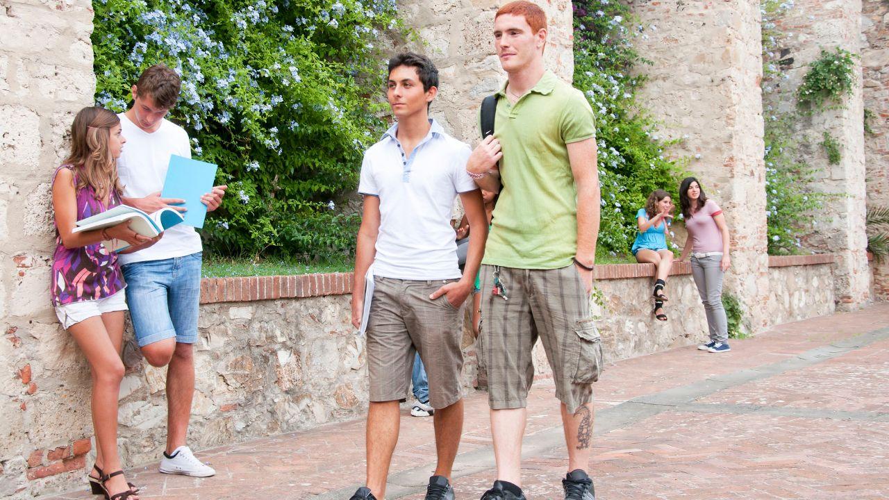 Membentuk Mahasiswa Unggul Di Universitas Indonesia Melalui Pendidikan Holistik