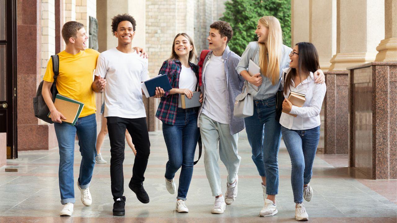 Mahasiswa Sebagai Agen Perubahan Di Lingkungan Kampus Dan Masyarakat