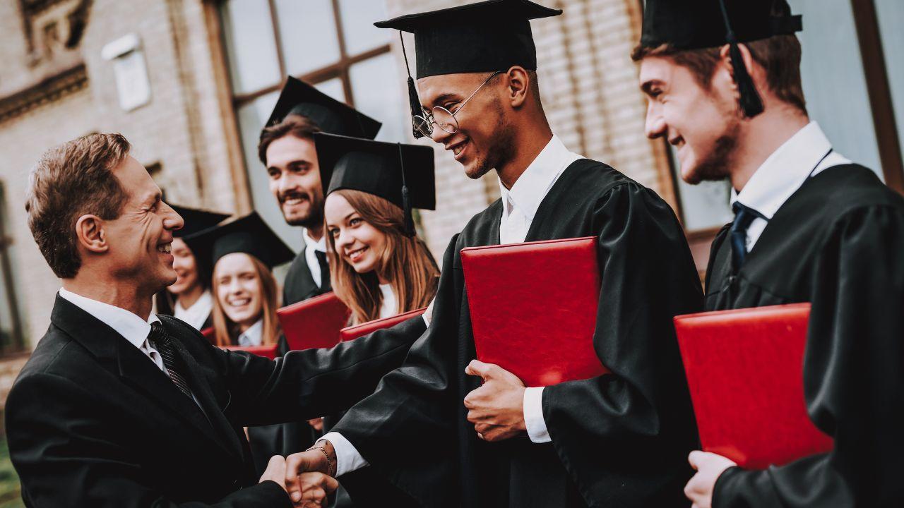 Mahasiswa Dan Manajemen Waktu: Strategi Menyeimbangkan Akademik, Sosial, Dan Kesehatan