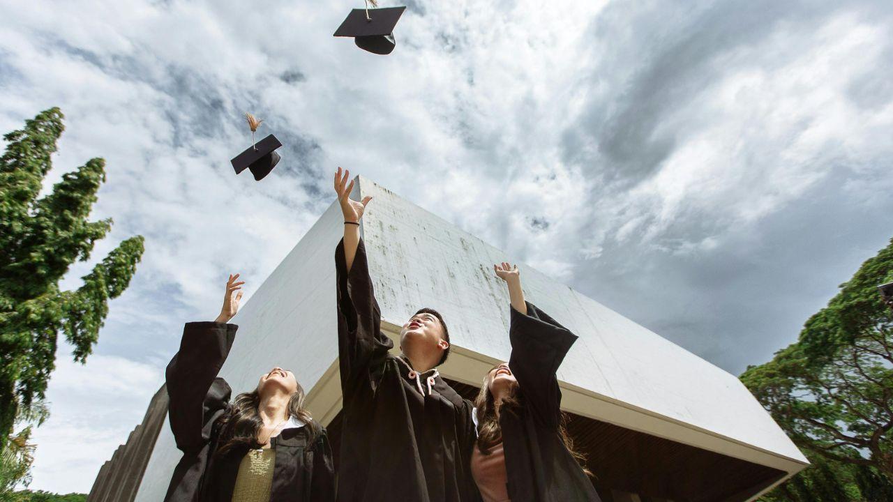 Menyiapkan Mahasiswa Menghadapi Dunia Kerja: Sinergi Kurikulum, Karakter, Dan Pengalaman Kampus
