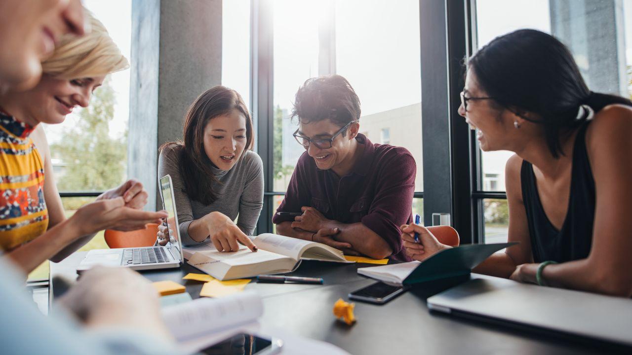 Pengembangan Soft Skills Mahasiswa Dalam Pendidikan Tinggi Untuk Menghadapi Dunia Kerja