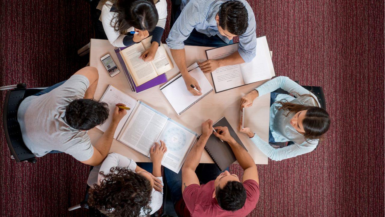 Mahasiswa Dan Pengembangan Soft Skills: Fondasi Penting Menuju Kesuksesan