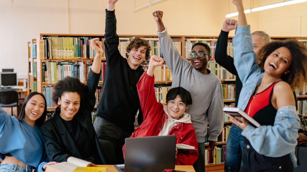 Pentingnya Literasi Keuangan Bagi Mahasiswa: Bekal Cerdas Mengelola Masa Depan