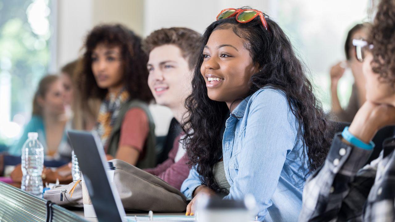 Peran Mahasiswa Dalam Mendorong Literasi Masyarakat: Kontribusi Ilmu Untuk Perubahan