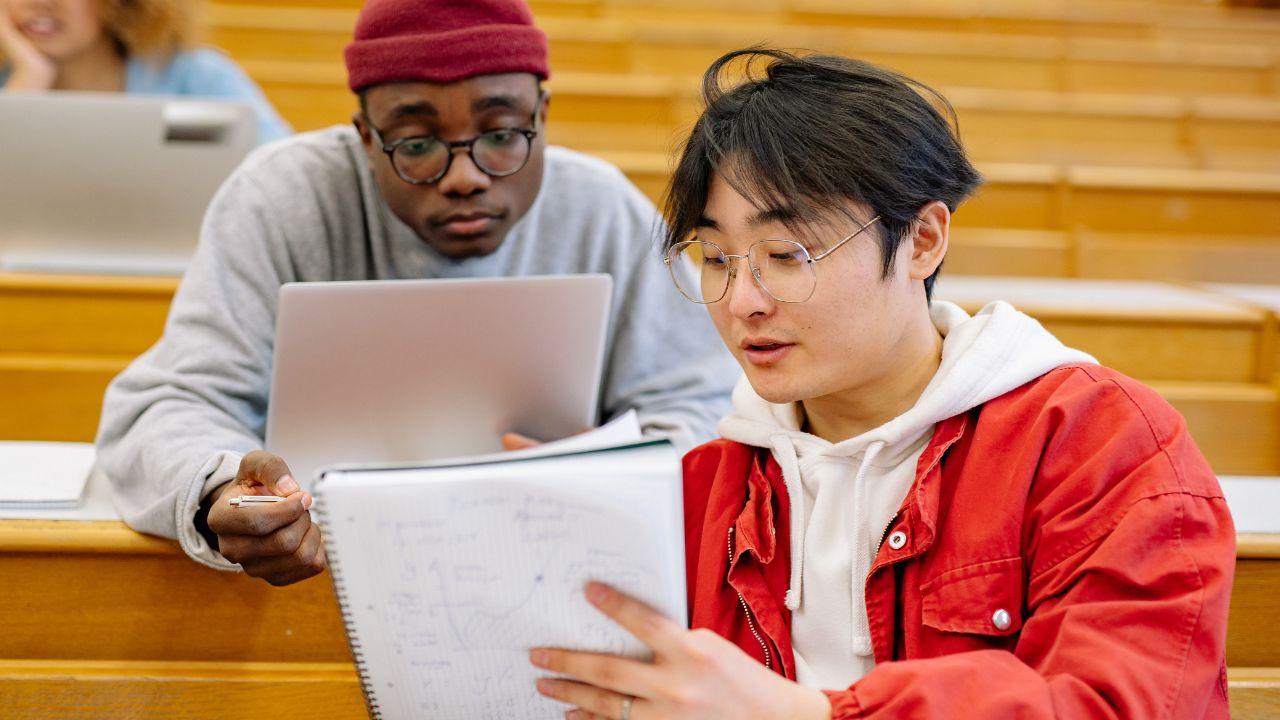 Peran Organisasi Dan Pergaulan Mahasiswa Dalam Meningkatkan Kesehatan Mental Dan Karakter