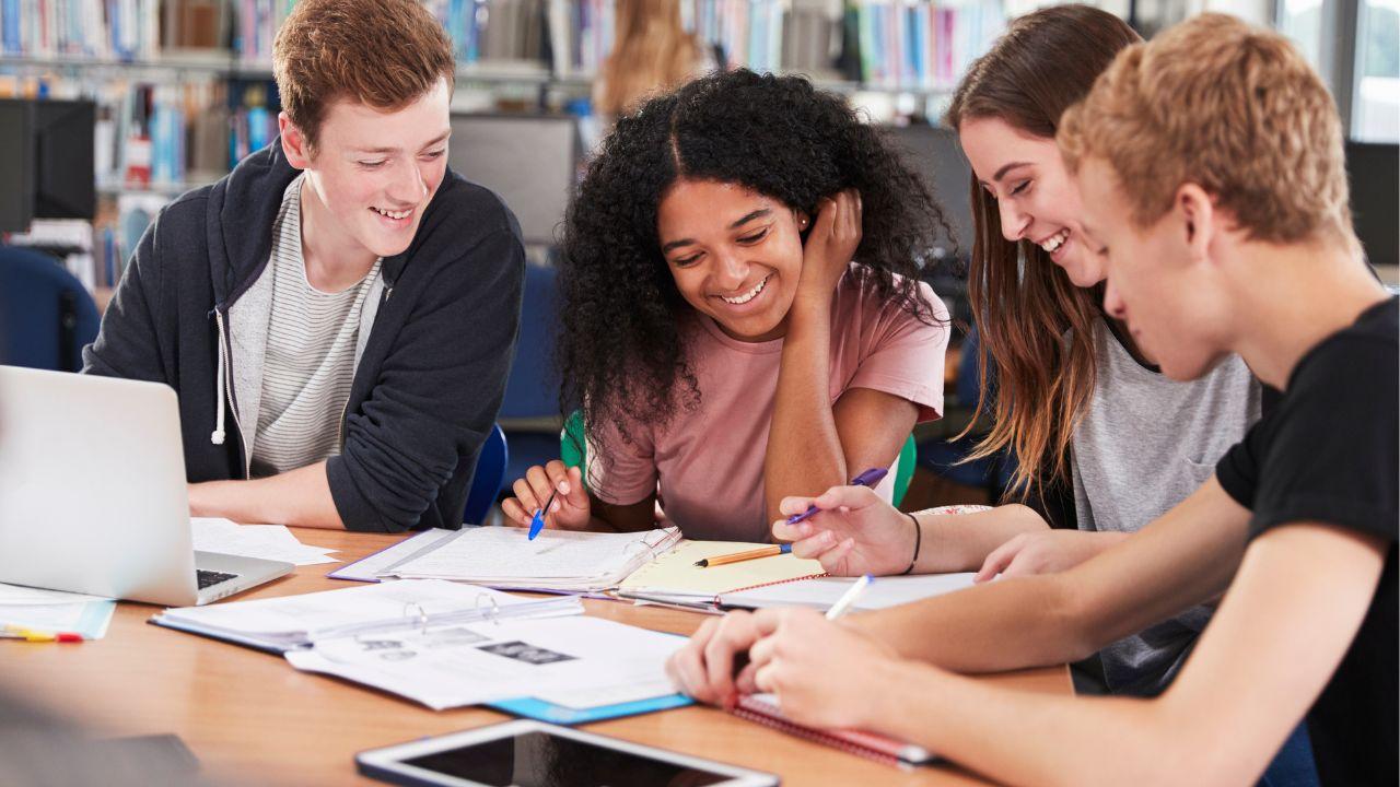 Kurikulum Adaptif Dan Peran Organisasi Mahasiswa Dalam Menghadapi Tantangan Global