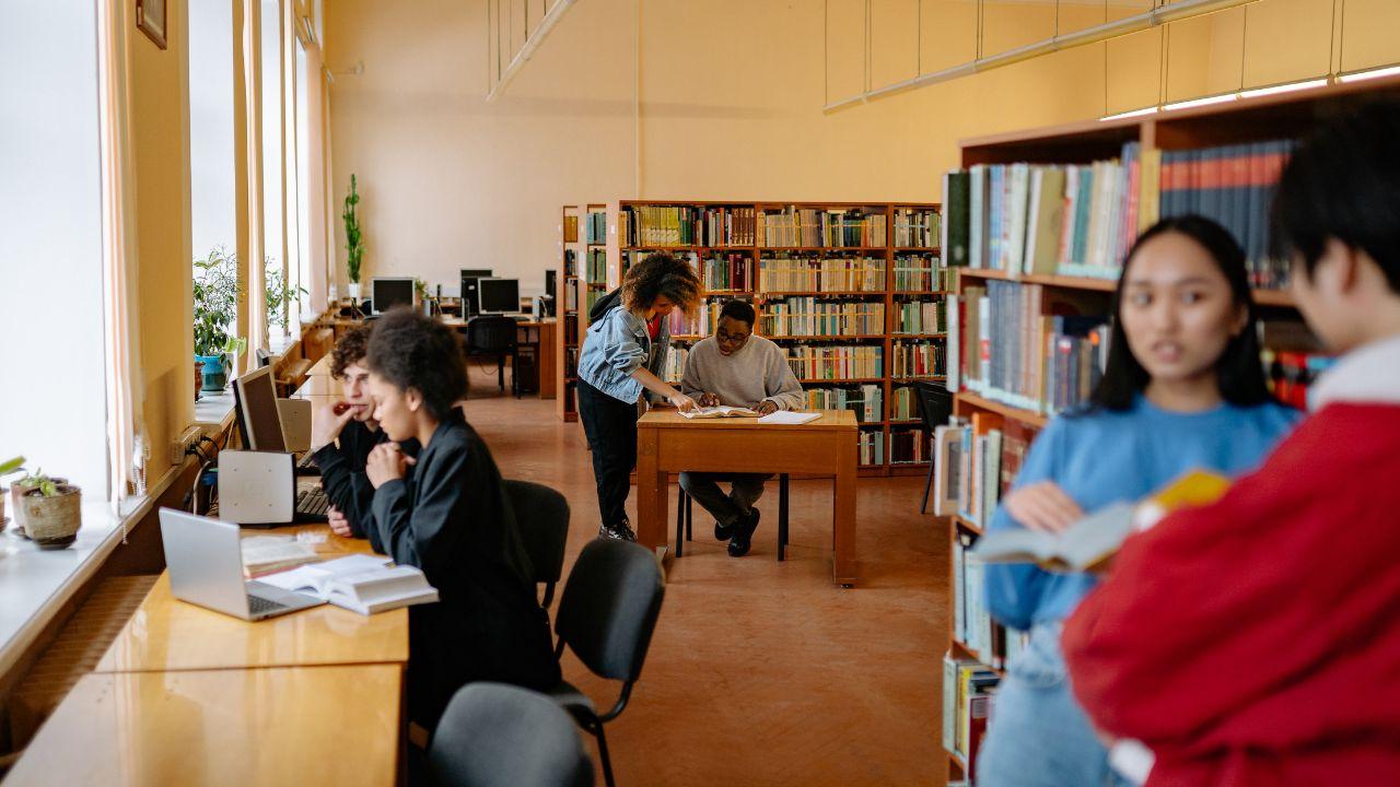 Organisasi Mahasiswa Sebagai Sarana Pengembangan Kepemimpinan Di Perguruan Tinggi