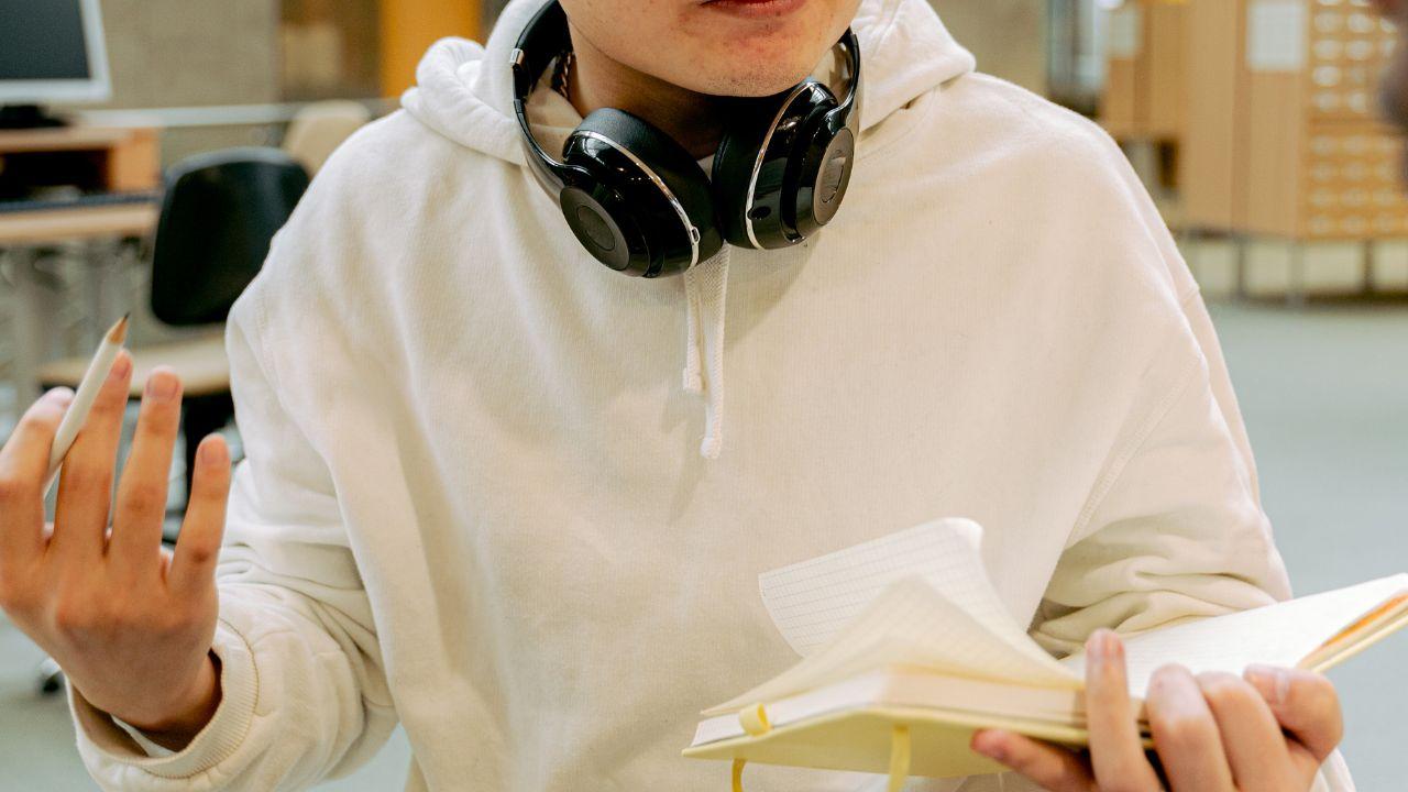 Dinamika Kehidupan Mahasiswa Di Universitas Indonesia: Antara Akademik, Organisasi, Dan Pengembangan Diri