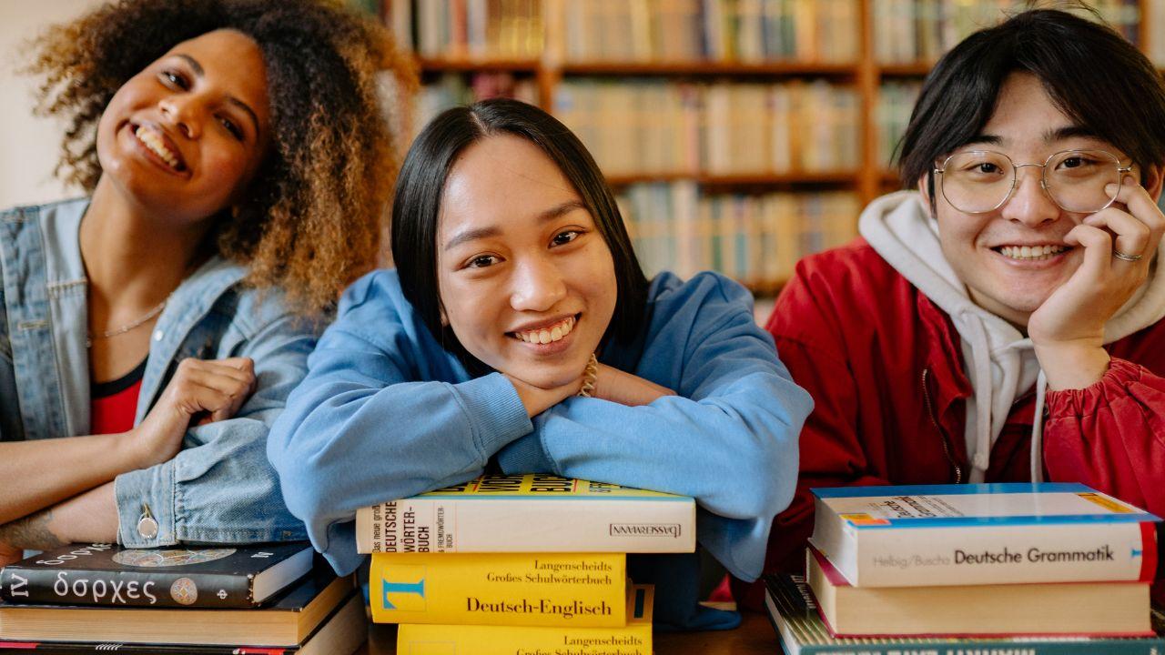 Tantangan Dan Peluang Mahasiswa Di Perguruan Tinggi: Dari Kurikulum Hingga Kesehatan Mental