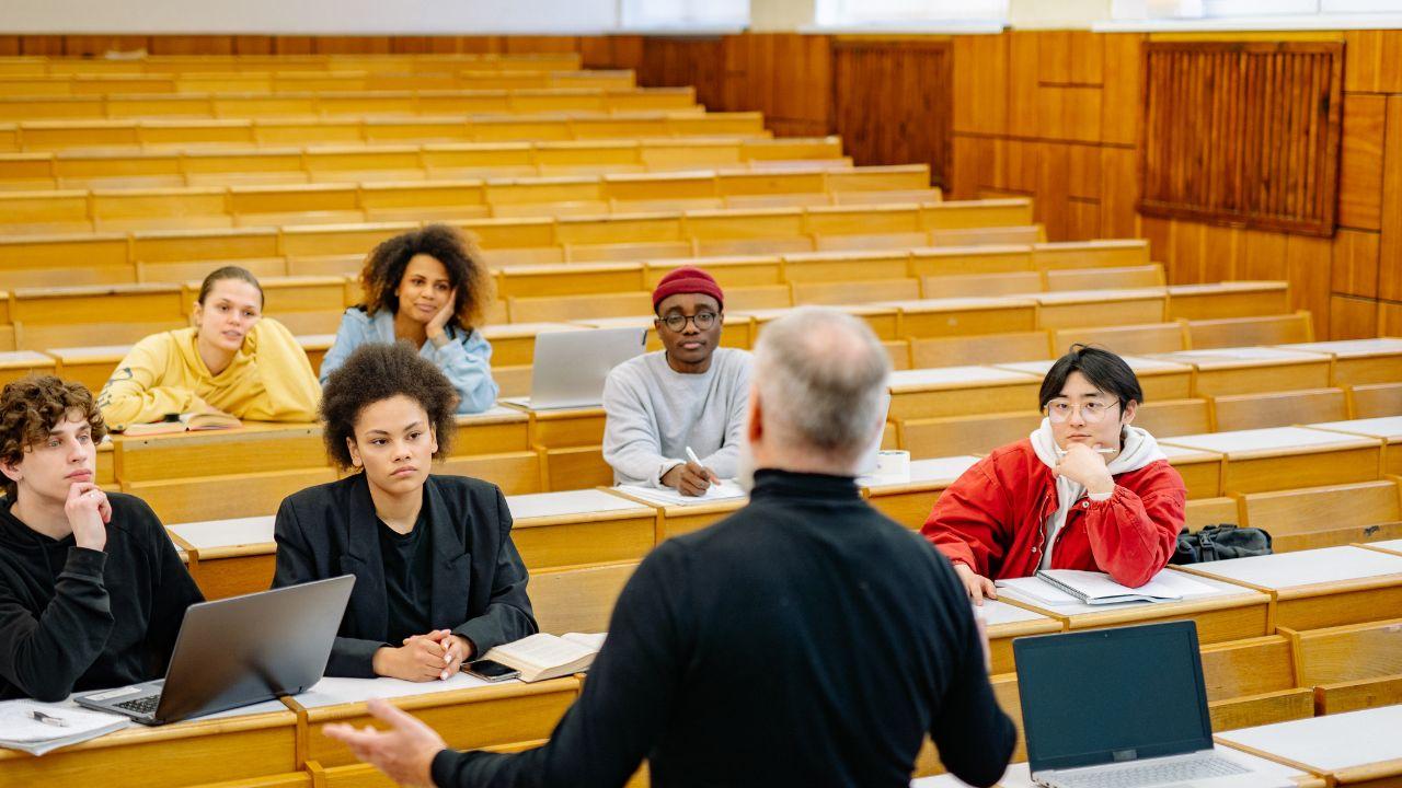 Peran Mahasiswa Dalam Mewujudkan Pendidikan Inklusif Dan Berkarakter Di Perguruan Tinggi