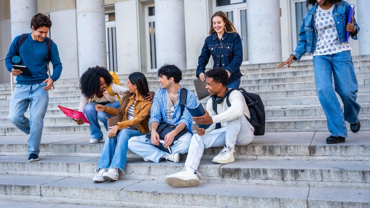 Mahasiswa Seimbang: Strategi Mengelola Akademik, Organisasi, Dan Kesehatan Di Era Modern