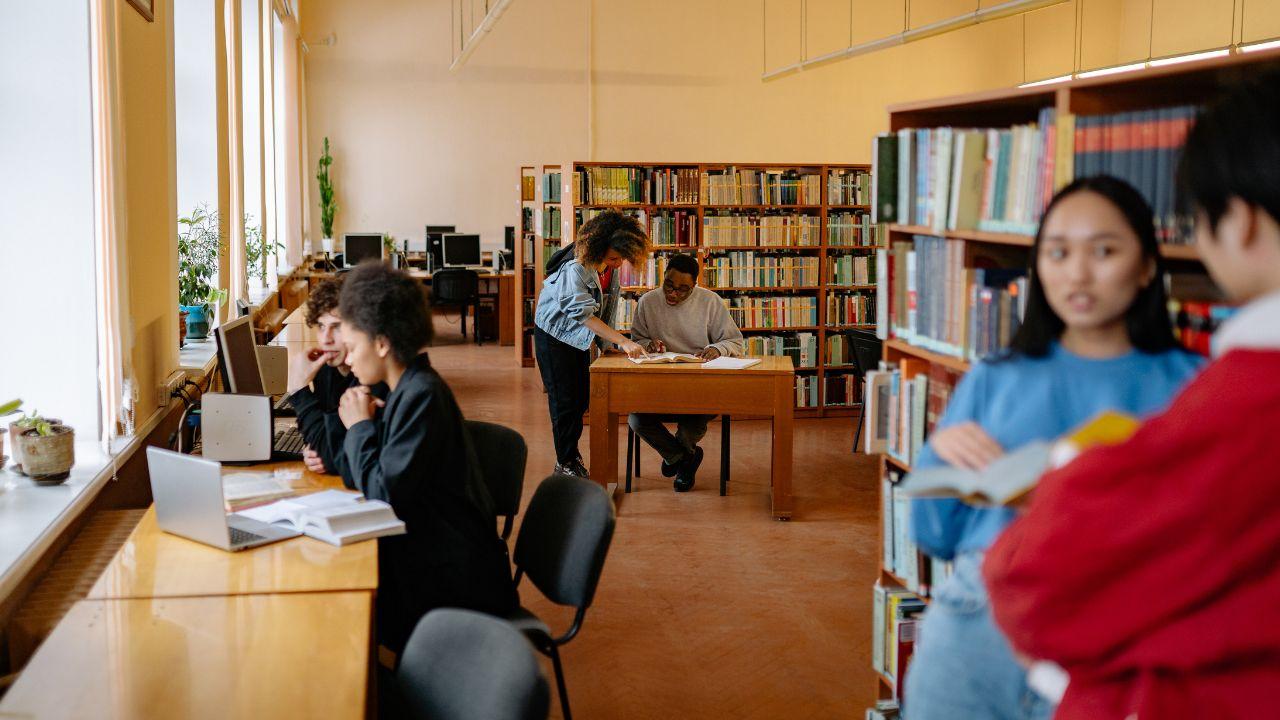 Mahasiswa Berkarakter Unggul: Sinergi Pendidikan, Pergaulan, Dan Kesehatan Dalam Kehidupan Kampus