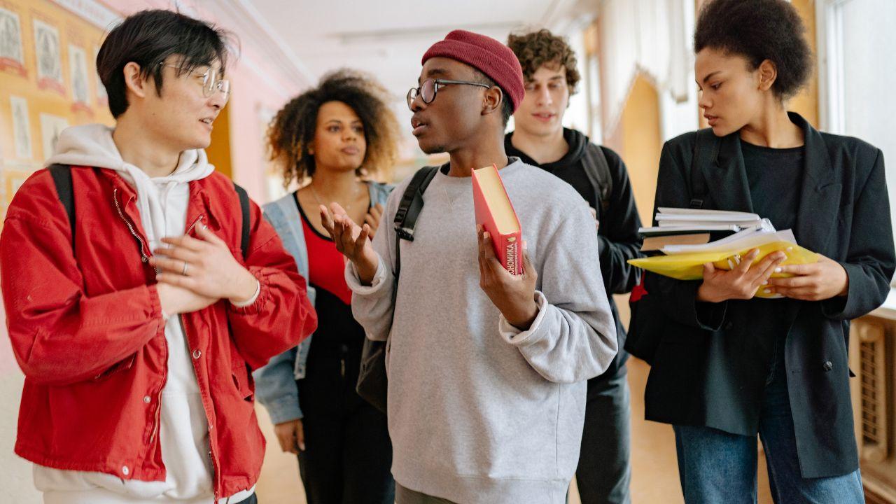 Mahasiswa Seimbang: Mengelola Akademik, Organisasi, Dan Kesehatan Secara Harmonis