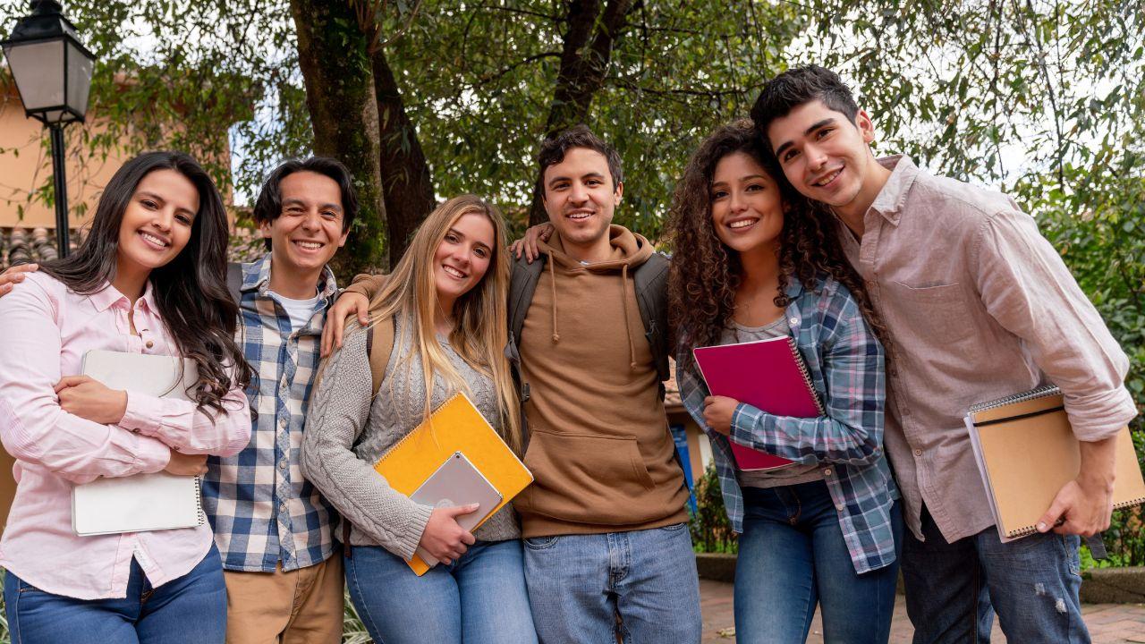 Mahasiswa Berkomunikasi Efektif: Kunci Sukses Dalam Akademik Dan Organisasi