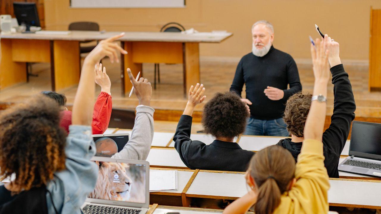 Mahasiswa Berpikir Strategis: Menyusun Langkah Sukses Dalam Dunia Akademik Dan Karier