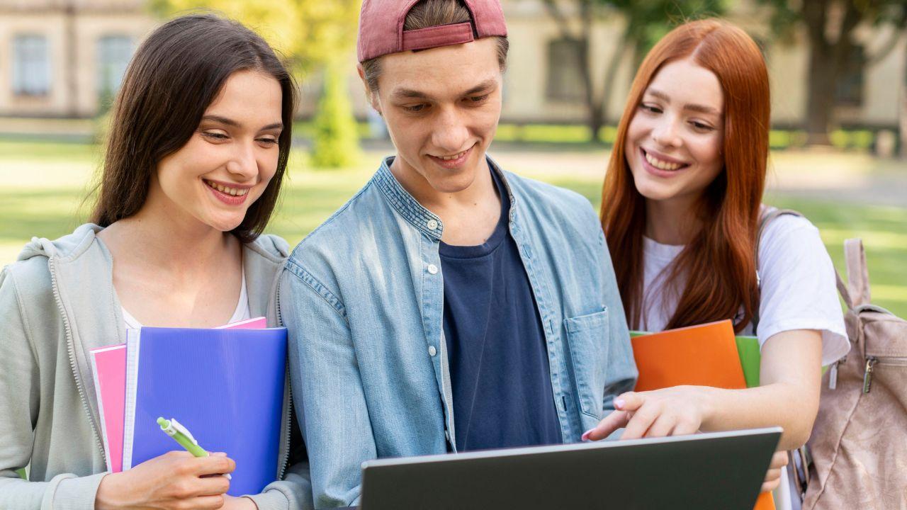 Mahasiswa Melek Digital: Mengoptimalkan Teknologi Untuk Pembelajaran Dan Pengembangan Diri