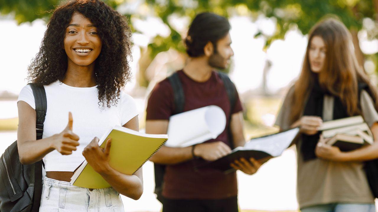 Mahasiswa Berpola Hidup Sehat: Menjaga Keseimbangan Fisik Dan Mental Di Tengah Kesibukan Kampus