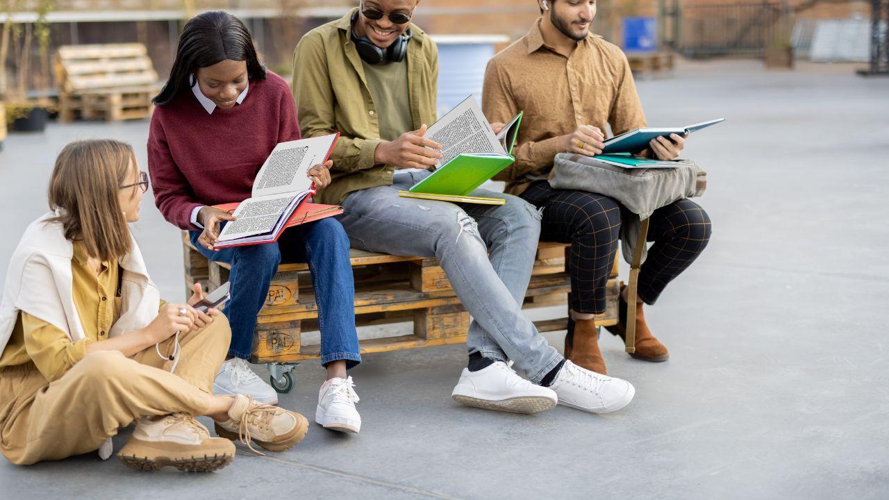 Mahasiswa Berwawasan Lingkungan: Mengintegrasikan Edukasi Dan Aksi Hijau Di Kampus