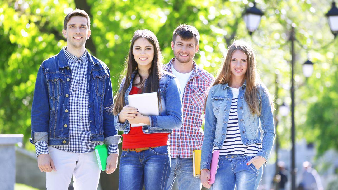 Mahasiswa Kritis: Mengembangkan Pola Pikir Analitis Dalam Dunia Akademik