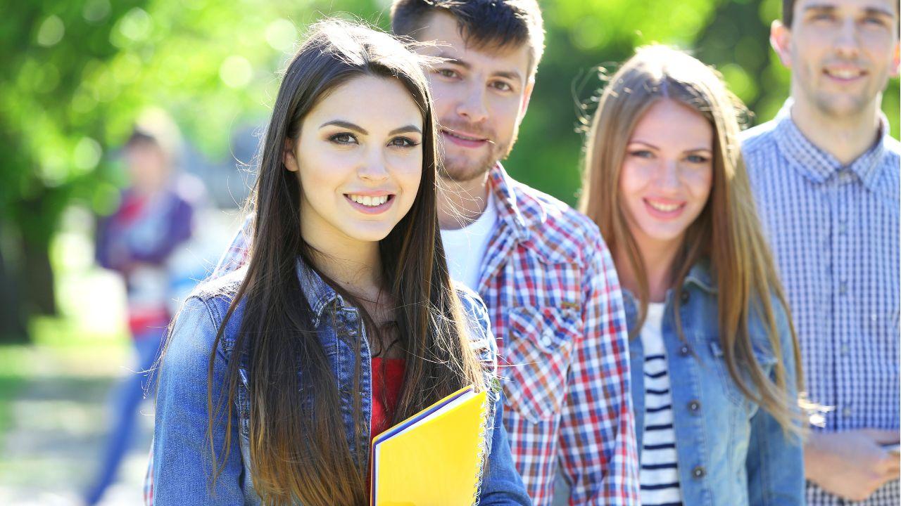 Mahasiswa Komunikatif: Membangun Kemampuan Interaksi Dan Relasi Di Kampus