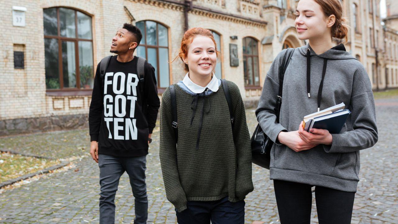 Mahasiswa Beretika: Menjaga Nilai Moral Dalam Dunia Akademik Dan Sosial