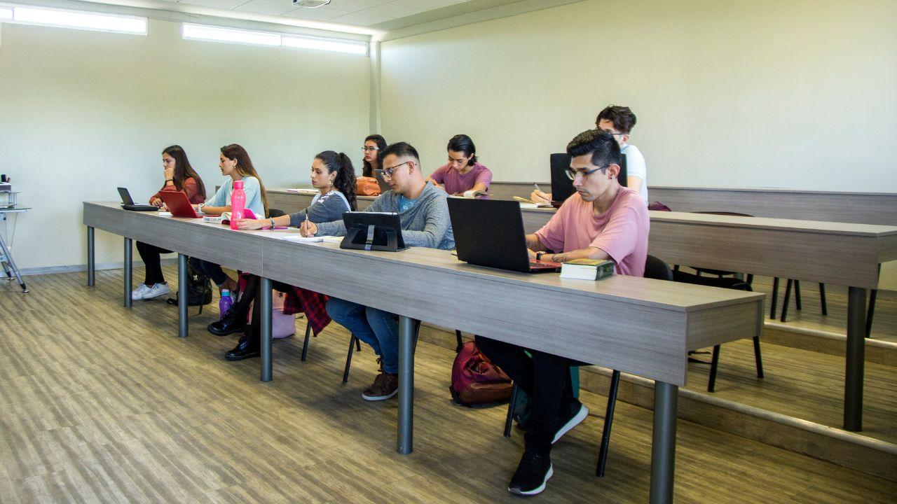 Mahasiswa Reflektif: Mengembangkan Diri Melalui Evaluasi Dan Pembelajaran Berkelanjutan