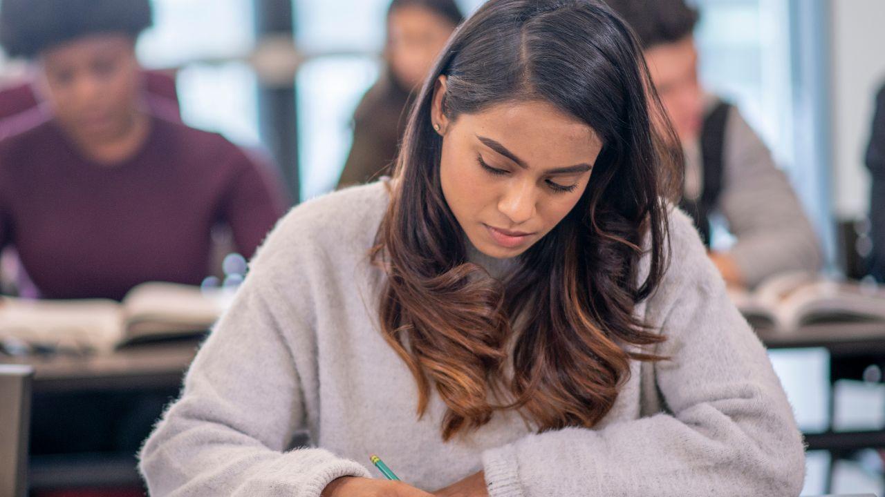 Kehidupan Mahasiswa Modern: Mengelola Akademik, Organisasi, Dan Kesehatan Secara Seimbang