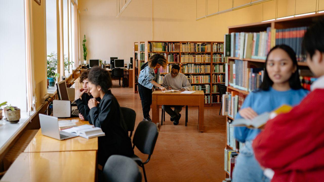 Mahasiswa Mandiri Dan Tangguh: Cara Mengelola Akademik, Sosial, Dan Kesehatan Di Dunia Kampus