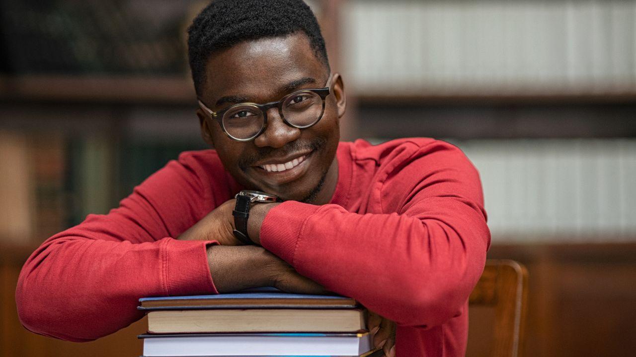 Mahasiswa Cerdas Sosial: Mengelola Pergaulan, Akademik, Dan Kesehatan Dengan Bijak