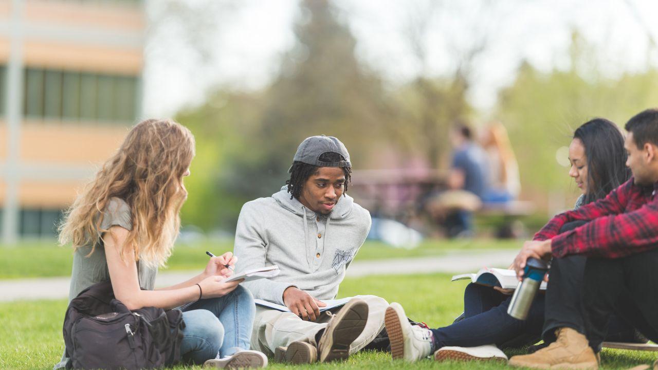 Mahasiswa Mandiri Dan Kreatif: Mengatur Kehidupan Kampus Dengan Cerdas