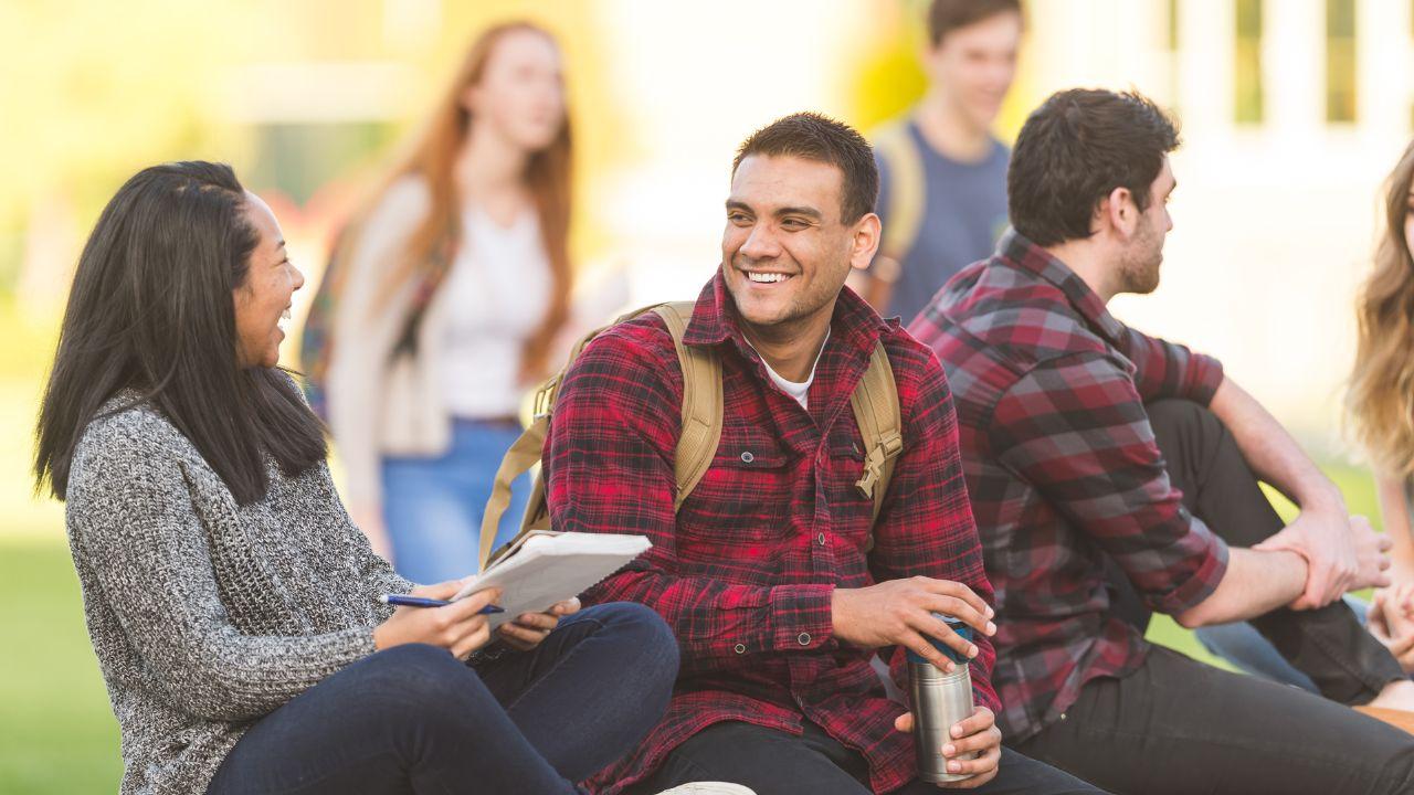 Mahasiswa Berprestasi Dan Mandiri: Menavigasi Hidup Kampus Dengan Bijak