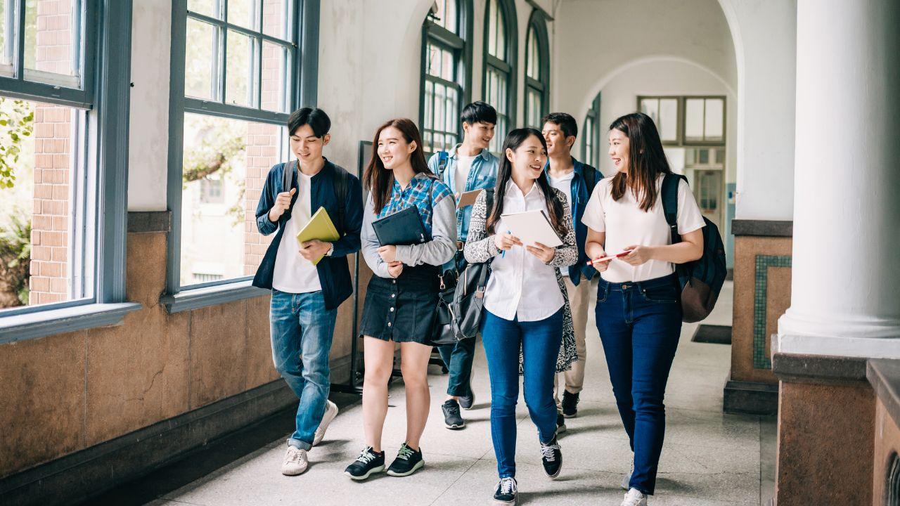 Mahasiswa Visioner Dan Mandiri: Strategi Menghadapi Tantangan Kampus Dengan Bijak