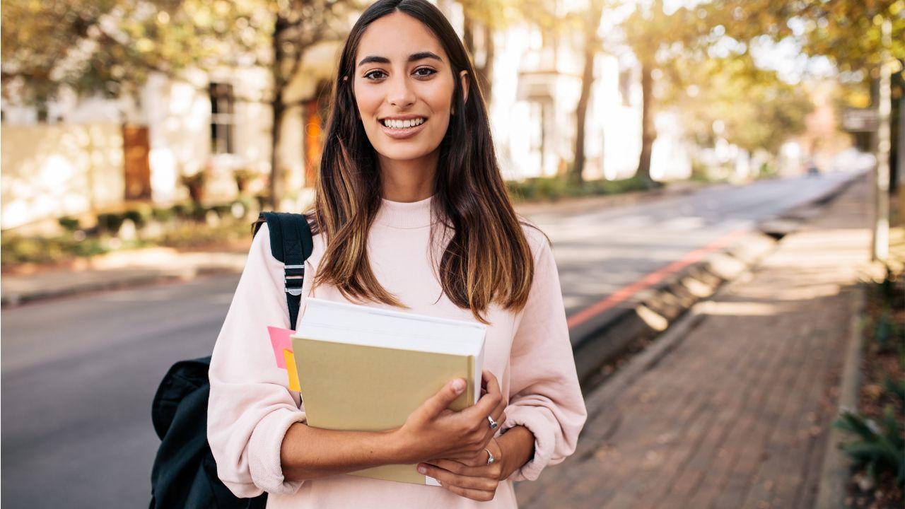 Mahasiswa Kreatif Dan Mandiri: Strategi Menjalani Kehidupan Kampus Di Universitas Indonesia