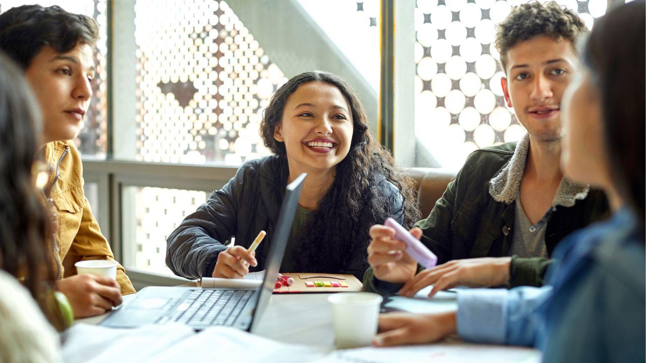Mahasiswa Aktif: Menjaga Keseimbangan Akademik Dan Kehidupan Sosial
