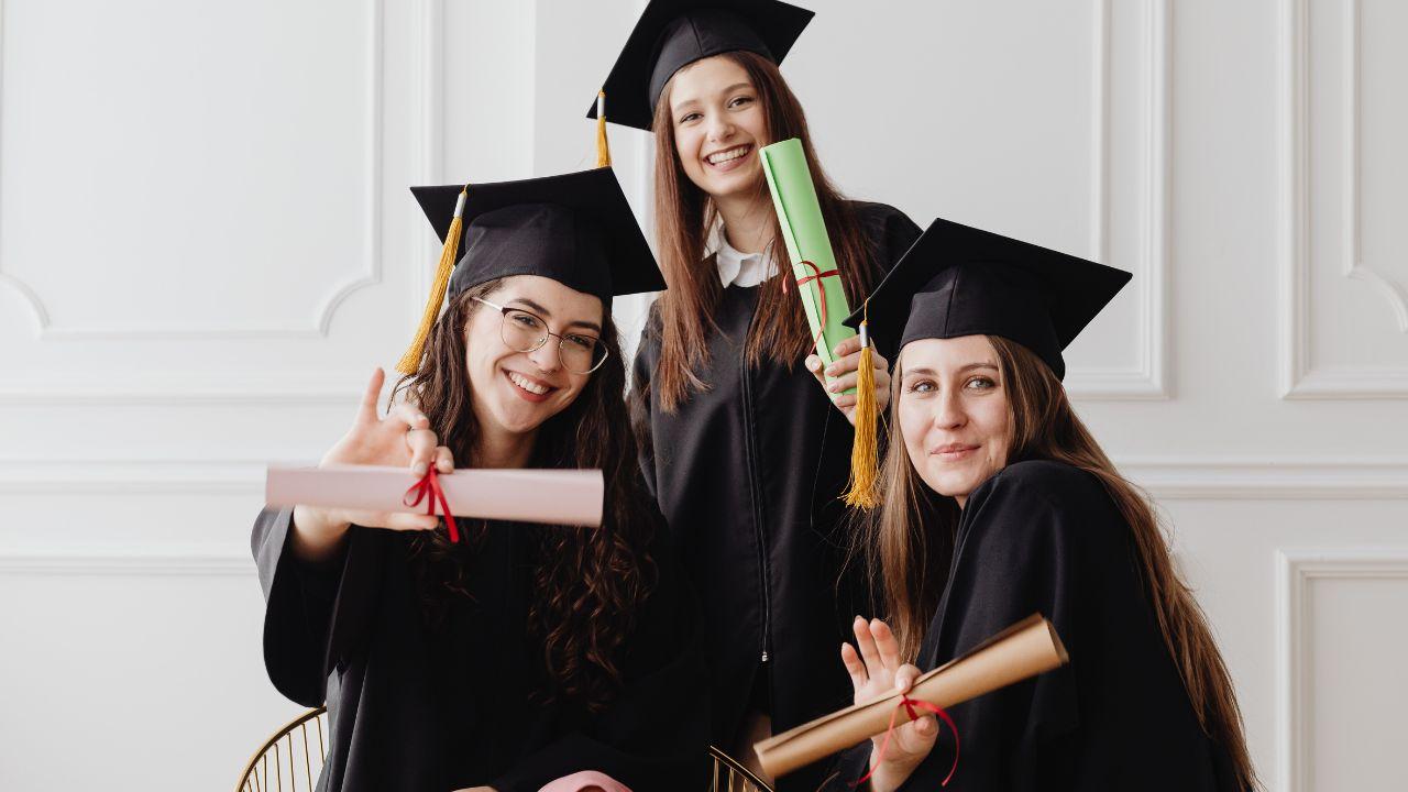 Mahasiswa Dinamis: Menyeimbangkan Studi, Organisasi, Dan Kehidupan Sosial