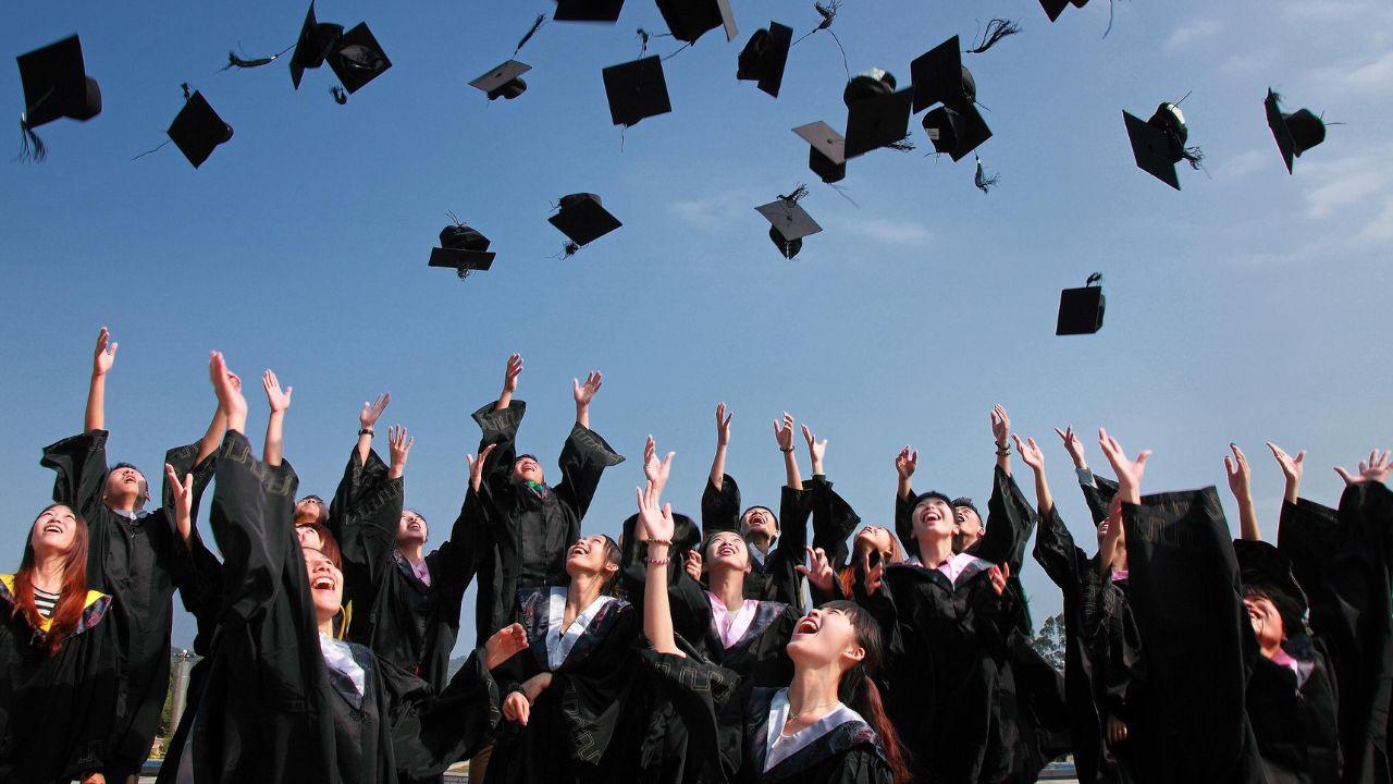 Mahasiswa Masa Kini: Menyeimbangkan Studi, Aktivitas, Dan Kehidupan Sosial