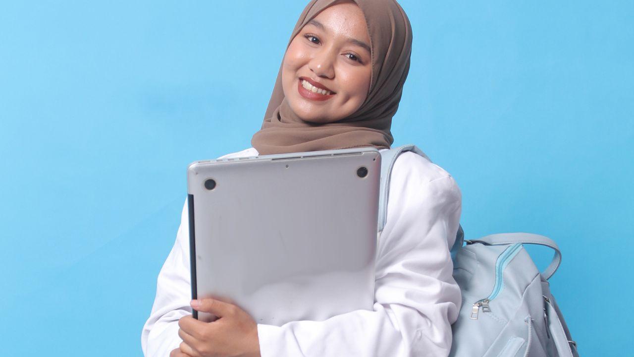 Dari Ruang Kelas Ke Dunia Nyata: Peran Mahasiswa Dalam Pendidikan Yang Berkelanjutan