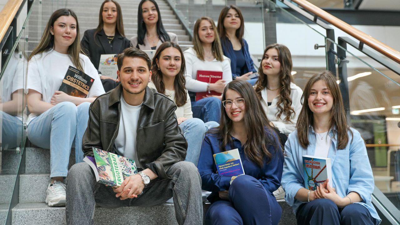 Menjadi Mahasiswa Produktif: Mengelola Studi, Relasi, Dan Kesehatan Secara Seimbang