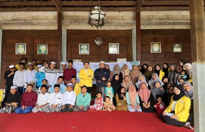 Mahasiswa UNNES Penerima Beasiswa BAZNAS Hadirkan Cahaya Ramadan di Panti Asuhan Darul Qurro