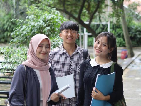 Gambar Artikel Apakah Metode Belajar Tradisional Masih Relevan Di Era Digital?