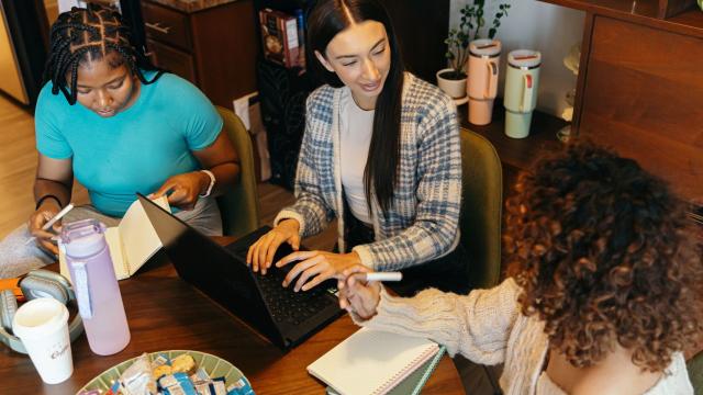Gambar Artikel Kehidupan Mahasiswa Sebagai Proses Pembentukan Diri Dan Masa Depan