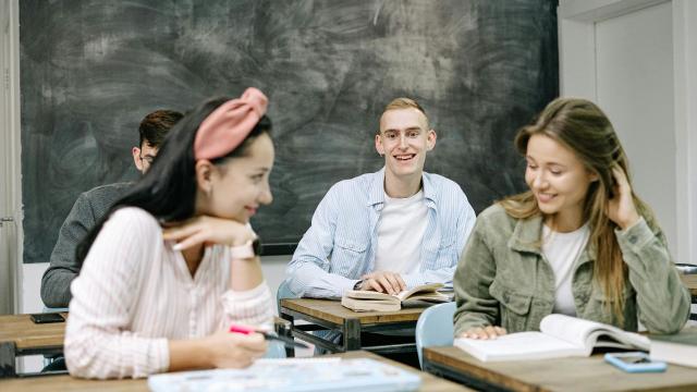 Gambar Artikel Dinamika Pergaulan Mahasiswa Di Lingkungan Kampus